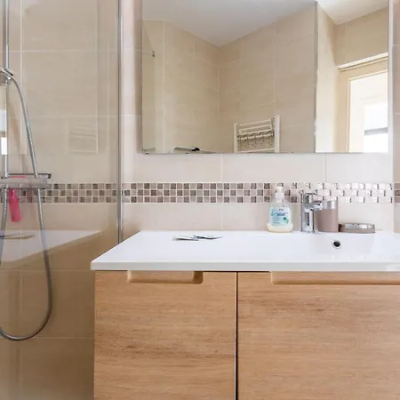 Nouveau - T3 - Clim - 4 Pers - 3min Apartment